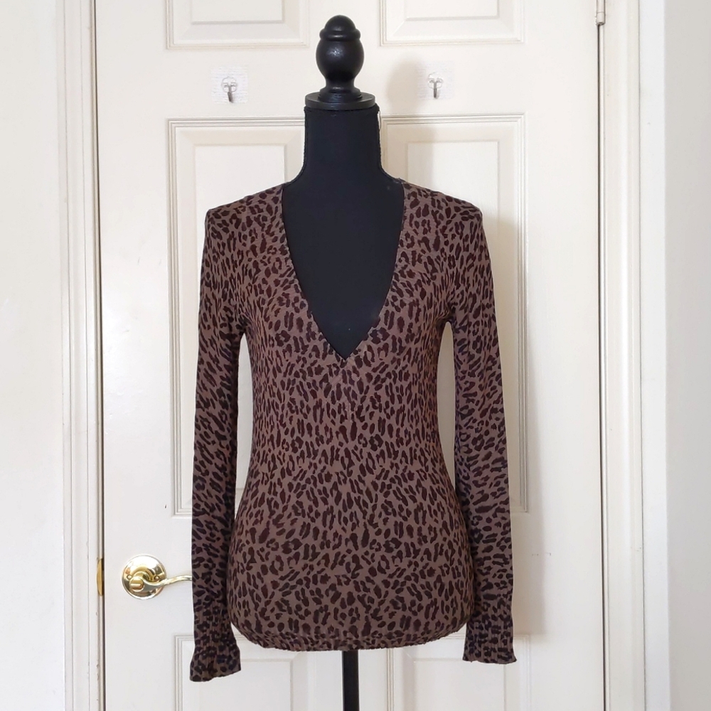 Express Rayon Blended Stretch V-Neck Side Knit Stripes Animal Print Sweater.